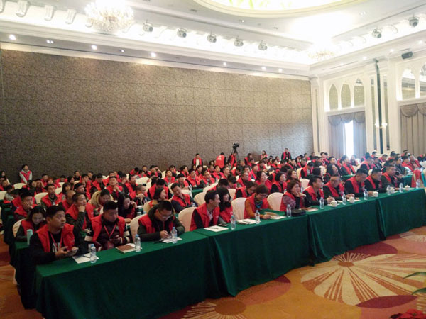 j9游戏瓷砖“大格局·大趋向·大刷新”2018年度经销商峰会杰出回首